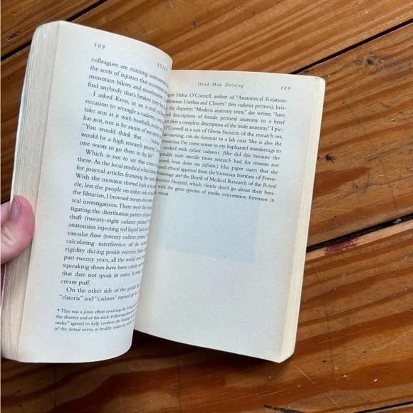 (255) STIFF BOOK - Picture 10 of 12